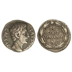 Denario. Acuñado el 25-22 a.C. AUGUSTO. Anv.: CAESAR AVGVSTVS. Cabeza descubierta a derecha. Rev.: O