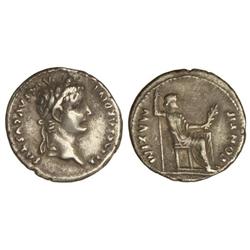 Denario. Acuñada el 14 d.C. TIBERIO. Anv.: TI. CAESAR DIVI AVG. F. AVGVSTVS. Cabeza laureada a derec