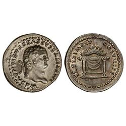 Denario. Acuñada el 79-80 d.C. TITO. Anv.: IMP. TITVS CAES. VESPASIAN. AVG. P. M. Busto a derecha. R