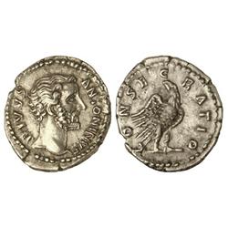 Denario. ANTONINO PÍO. Acuñacioón de Marco Aurelio. Anv.: DIVVS ANTONINVS. Cabeza descubierta a dere
