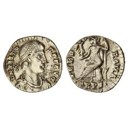 Silicua. Acuñada el 367-375 d.C. VALENTE. Anv.: D. N. VALENS. P. F. AVG. Busto a derecha con coraza