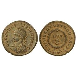 Follis 19 mm. Acuñada el 324 d.C. CONSTANTINO II. Rev.: DOMINOR. NOSTROR. CAESS. T. T. Corona de lau