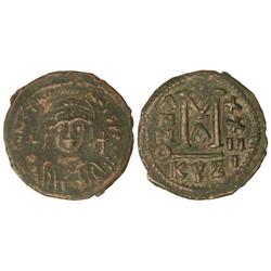 Follis. JUSTINIANO I (527-565). CYZICUS. Anv.: Busto acorazado de frente, con globo, alrededor leyen