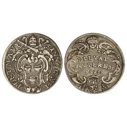 1 Giulio. 1696/5. INOCENCIO XII. Rev.: ELEVAT/PAVPEREM en cartucho. AR. Pátina. KM-593. MBC.