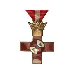 Orden del Mérito Militar. Cruz de I Clase. 1938-1975. Metal dorado y esmaltes. Ø 55x42 mm. Distintiv