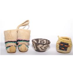 COLLECTION OF MINIATURE ITEMS
