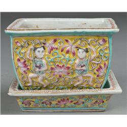 Chinese Qing Famille Rose Porcelain Planter