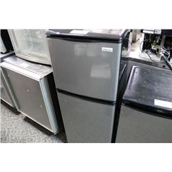 COMPACT FRIDGE/FREEZER