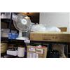 Image 2 : LARGE LOT OF MISC RESTAURANT ITEMS