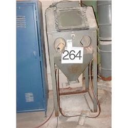 SAND BLASTING CABINET W/BLAST MEDIA