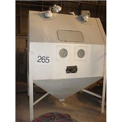 SAND BLASTING CABINET W/BLASTER