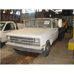 1989 CHEVROLET 3500 W/SAND BOX (VIN 06210)