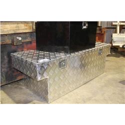 ALUMINUM TRUCK TOOL BOX