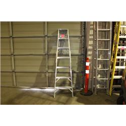 ALUMINUM STEP LADDER