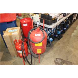 CP 110 LBS ABRASIVE BLASTING UNIT
