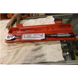 MEDIUM TORQUE WRENCH IN CASE