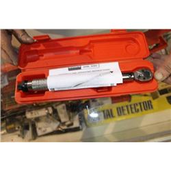 SMALL TORQUE WRENCH IN CASE