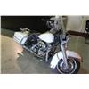 Image 1 : 2004 WHITE HARLEY FLHPI MOTORCYCLE