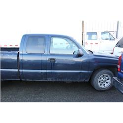2005 BLUE CHEVROLET SILVERADO PICK UP