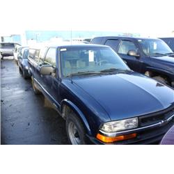 2002 BLUE CHEVROLET S-10 PICK UP