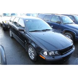 2001 BLACK VOLVO V40 1.9T HATCHBACK