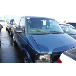 2001 BLUE GMC SAFARI CARGO VAN
