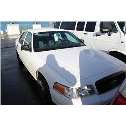 2006 WHITE FORD CROWN VICTORIA POLICE SERIES 4DR