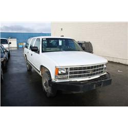 1993 WHTIE CHEVROLET SUBURBAN SUV