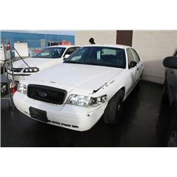 2004 WHITE FORD CROWN VICTORIA POLICE SERIES 4DR