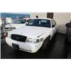 Image 1 : 2004 WHITE FORD CROWN VICTORIA POLICE SERIES 4DR