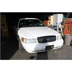 2005 WHITE FORD CROWN VICTORIA POLICE SERIES 4DR