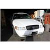 Image 1 : 2005 WHITE FORD CROWN VICTORIA POLICE SERIES 4DR