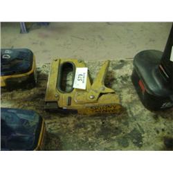 STAPLE GUN