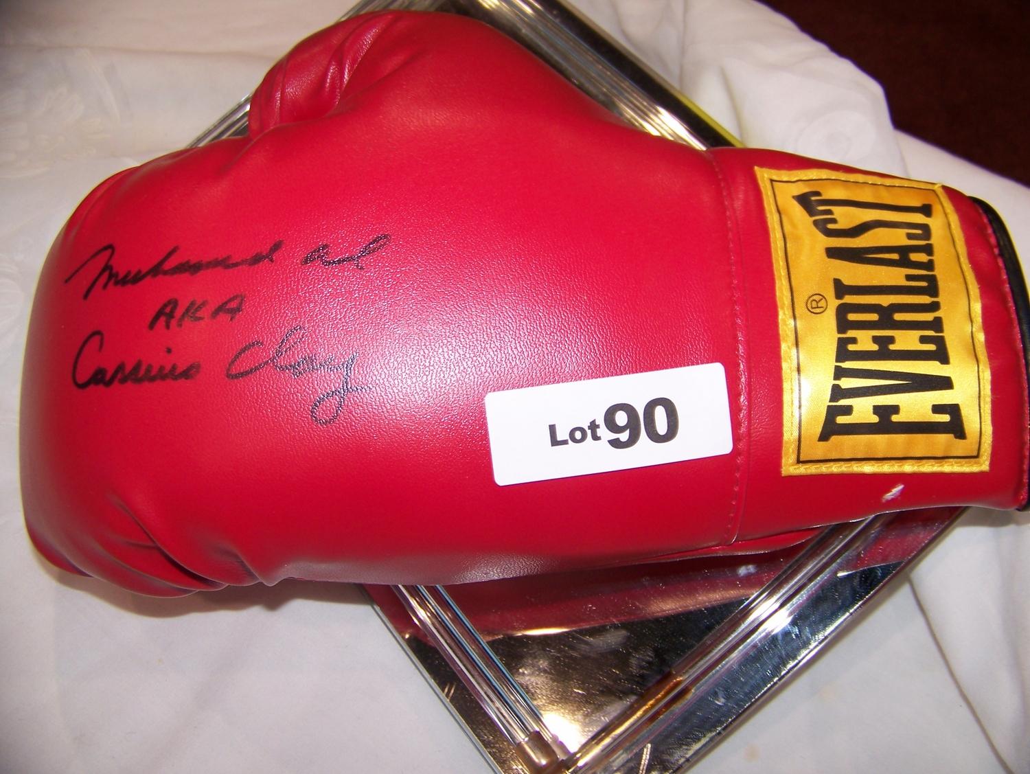 Everlast Boxing Glove SIGNED MOHAMMAD ALI AKA CASSIUS CLAY