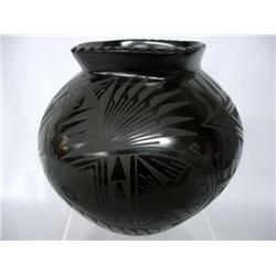 Mata Ortiz Black on Black Jar by Oscar Quezada
