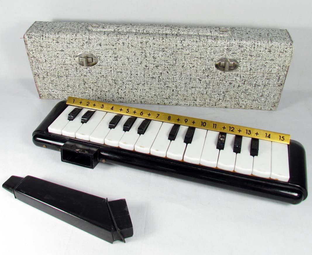 VINTAGE MELODICA / WIND PIANO INSTRUMENT W/ CASE