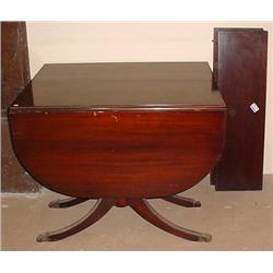 VINTAGE CLAWFOOT DROP LEAF TABLE W/ 2 LEAVES - Mus
