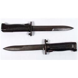 LOT OF 2 VINTAGE US MILITARY BAYONETS - Both are m