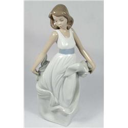 VINTAGE LLADRO NAO FIGURINE - Approx. 11" tall.  M