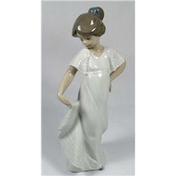 VINTAGE LLADRO NAO FIGURINE - Approx. 8.5" tall.