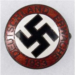 WW2 GERMAN NAZI ENAMELED BADGE - Maker marked RZM