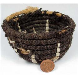 NATIVE AMERICAN INDIAN BASKET - Approx. 4" diamete