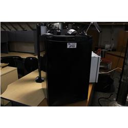 DANBY BLACK 4.1CUBIC FOOT BAR FRIDGE