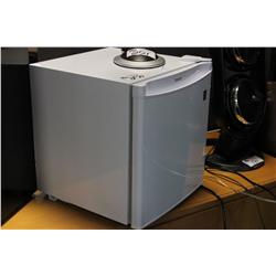 DANBY WHITE MINI FRIDGE