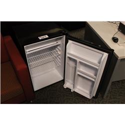 DANBY 4.1CUBIC FOOT BLACK BAR FRIDGE