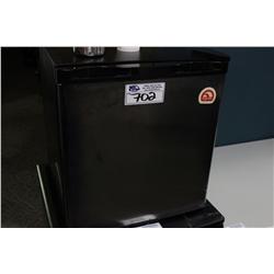 IGLOO STAINLESS STEEL MINI FRIDGE