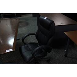 BLACK LEATHER HIGHBACK EXECUTIVE CHAIR