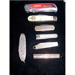 7 PIECE LOT (6) POCKET KNIVES (1) TIE CLIP