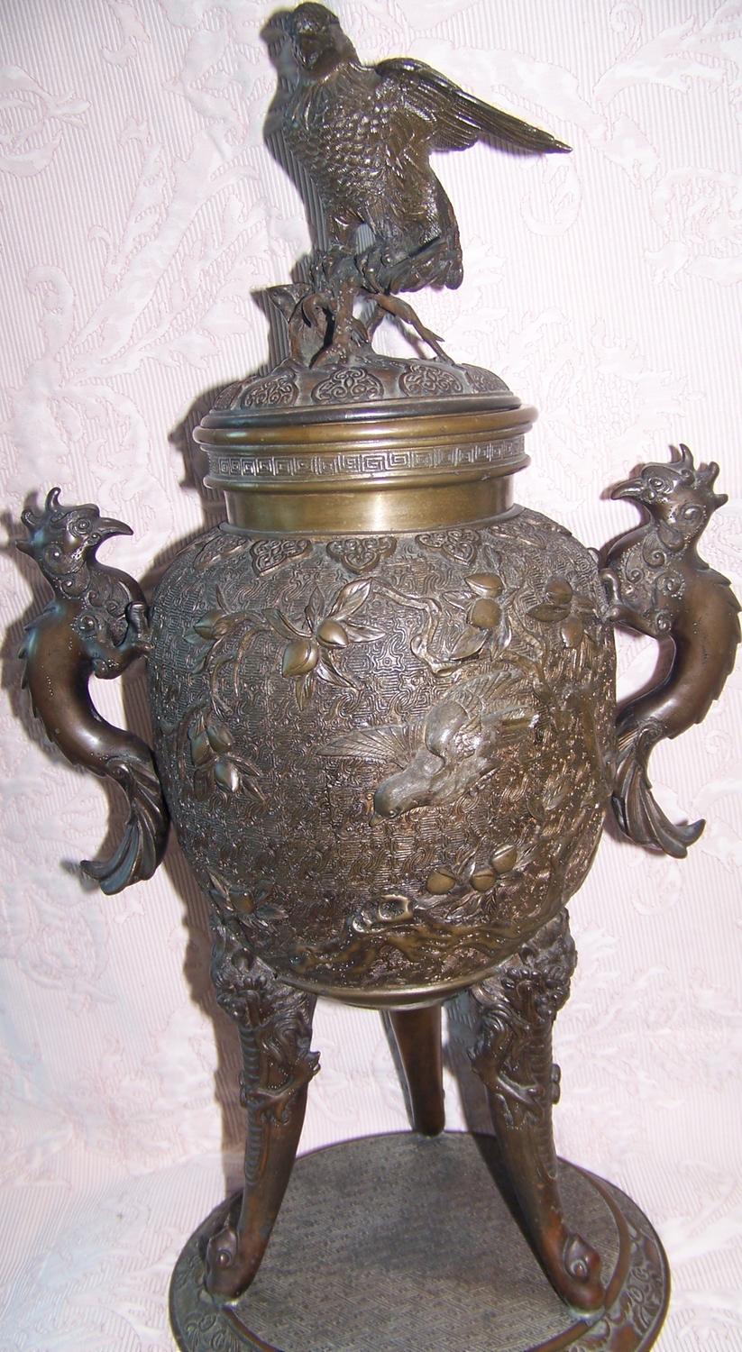 ANTIQUE CHINESE BRONZE TEMPLE URN, 22'TALL