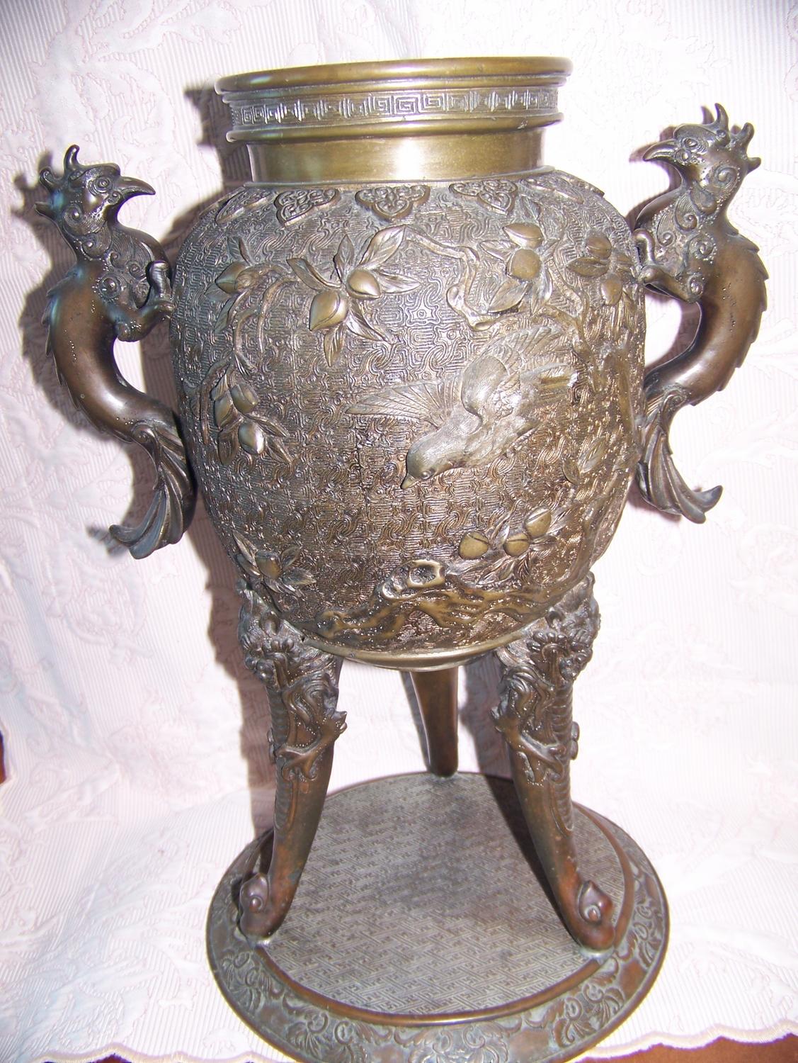ANTIQUE CHINESE BRONZE TEMPLE URN, 22'TALL
